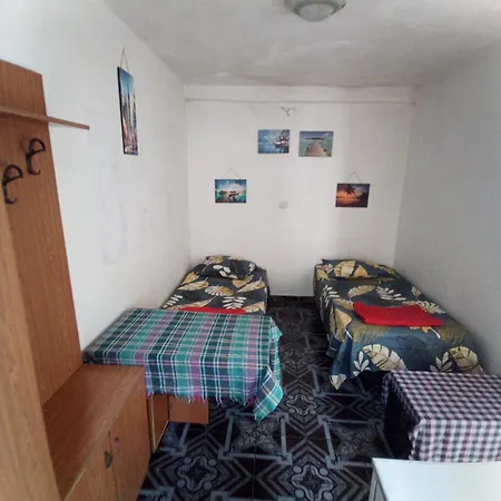 Pine Private 17 Tirana